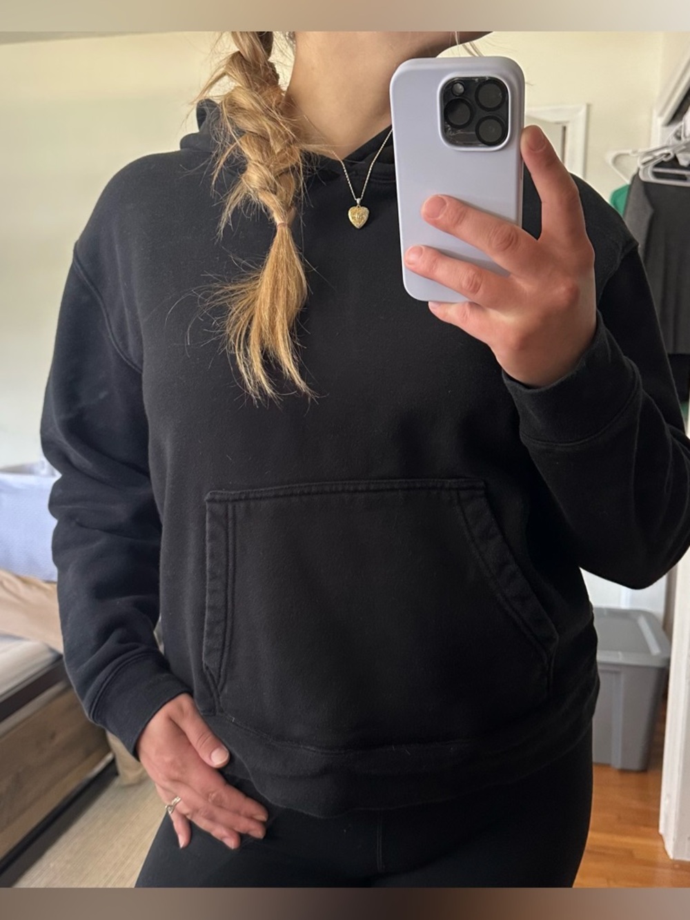 Quince Black Women's Pullover Hoodie with Kangaroo Pocket size m/l